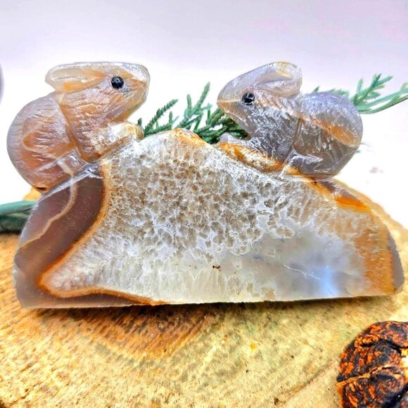 Nature Agate Slice Hand Carved Rabbit Pair On Hill 4.5" Figure - Picture 1 of 10